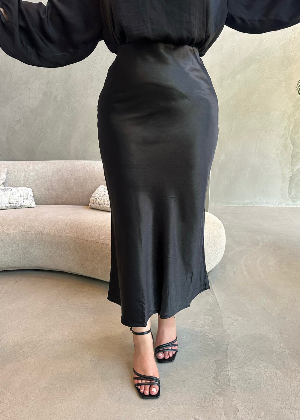 LINA IN BLACK