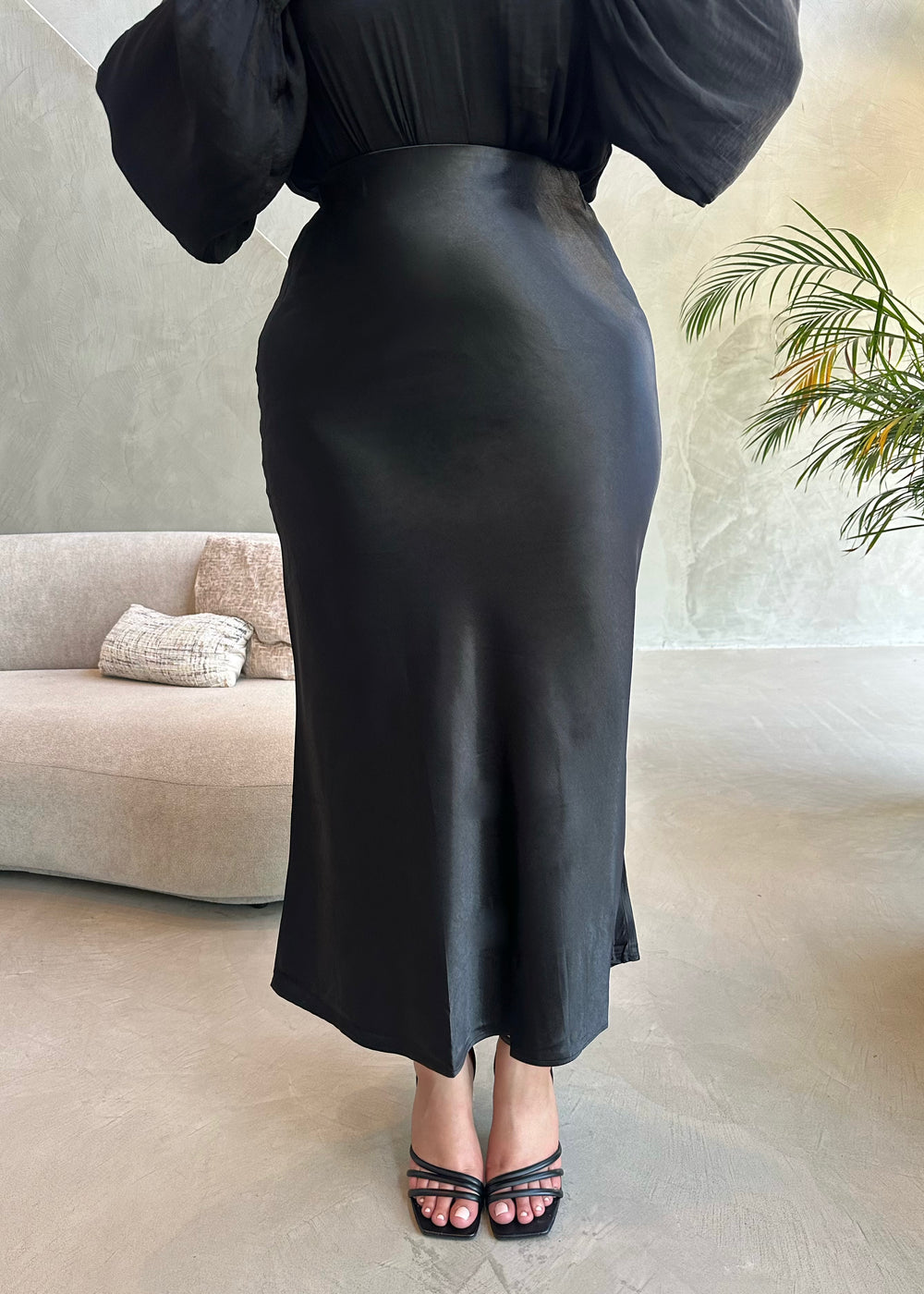 LINA IN BLACK